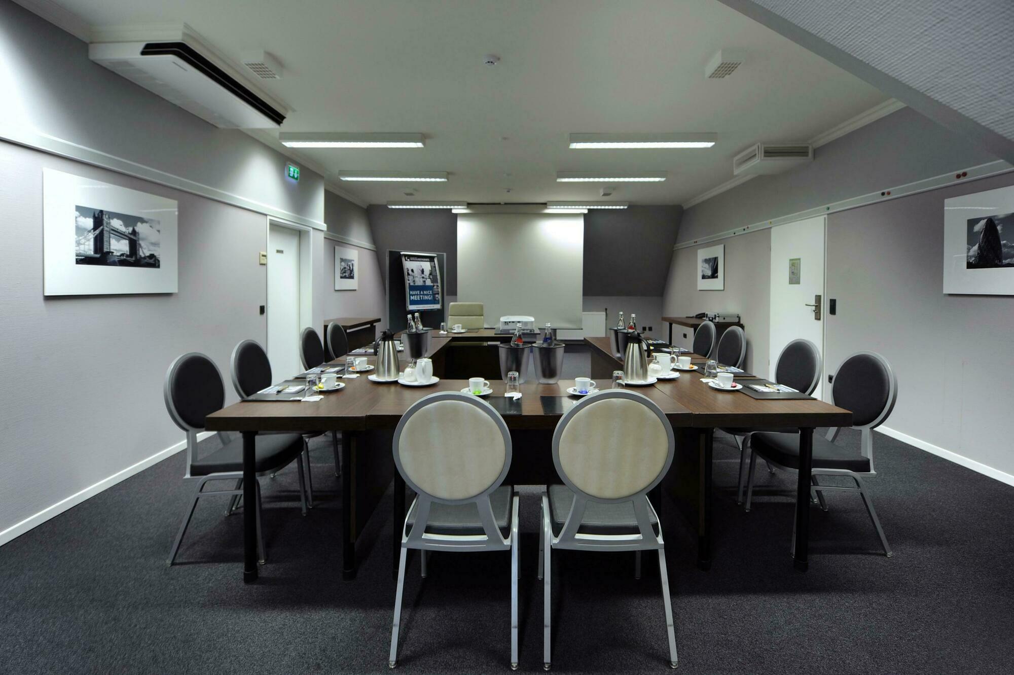 Van Der Valk Hotel ฮิลเดสไฮม์ ภายนอก รูปภาพ
